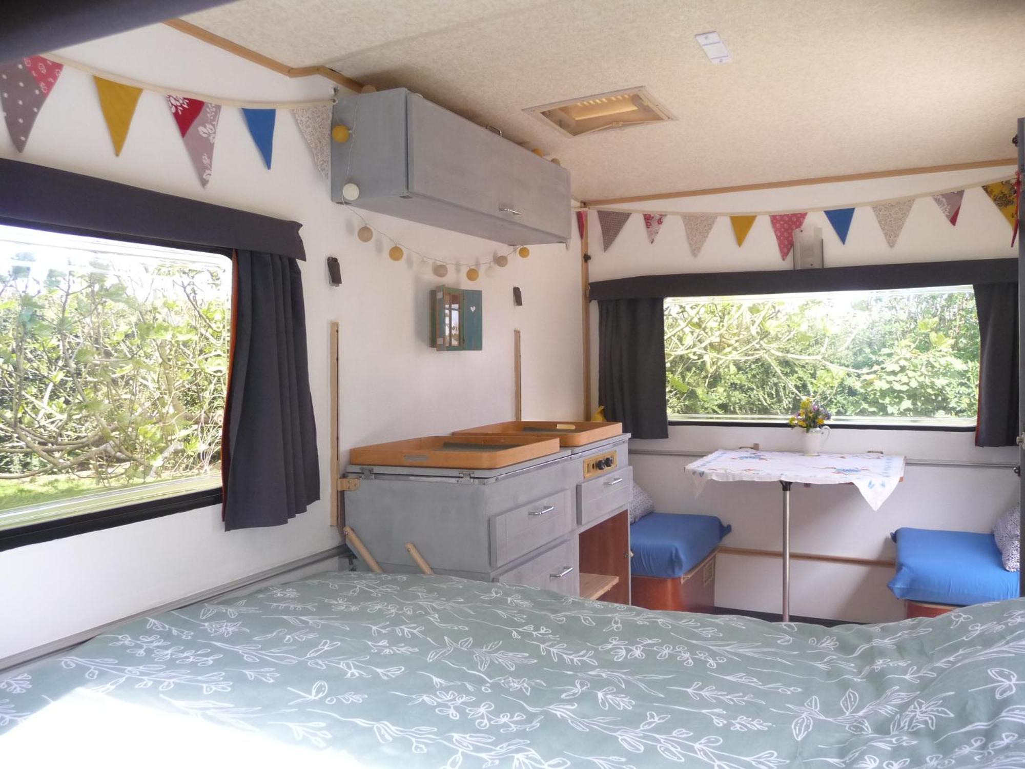 Bretagne Chambre D'Hotes Suite 53M2 Et Caravane Vintage Avec Cuisine Et Salle De Bains Privees Brittany B&B 53M2 Suite And Vintage Caravan Glamping With Private Kitchen And Bathroom Pleumeur-Gautier Luaran gambar